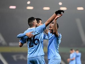 Klasemen Liga Inggris: Man City Geser MU dari Puncak