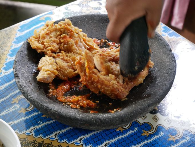Demam Sinetron, Restoran Ayam Geprek Tawarkan Paket Menu Serba 'Ikatan Cinta'