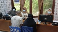 Potret Suami-Istri Tersangka Pemerkosa Wanita di Sumbar Saat Diperiksa