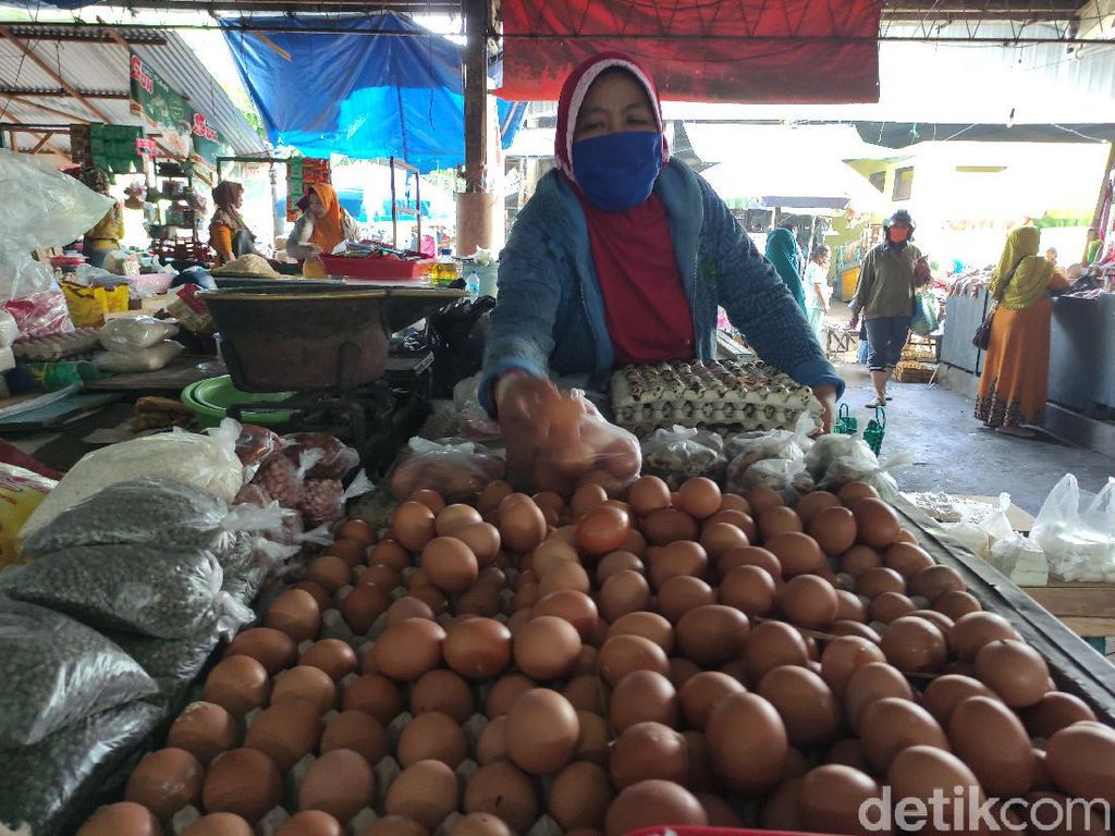 Harga Telur di Sidoarjo Anjlok, Permintaan di Pasar Baru Porong Meningkat Harga Telur di Sidoarjo Anjlok, Permintaan di Pasar Baru Porong Meningkat