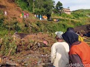 Potret Longsor di Magelang yang Sebabkan 4 Warga Terluka