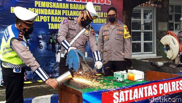 Ratusan Knalpot Brong Digergaji Polisi di Boyolali