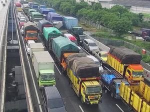 Keluhan Pengguna Jalan Terjebak Macet Gegara Tol Surabaya-Gempol Longsor