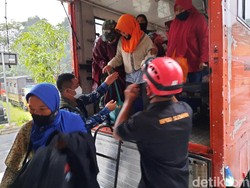 Gunung Merapi Erupsi Luncurkan Awan Panas Sejauh 2 Km Siang Ini