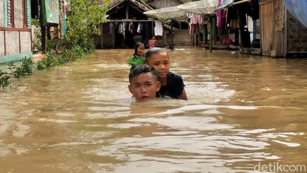 518 KK Terdampak Banjir di Pandeglang