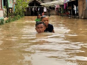 518 KK Terdampak Banjir di Pandeglang 518 KK Terdampak Banjir di Pandeglang