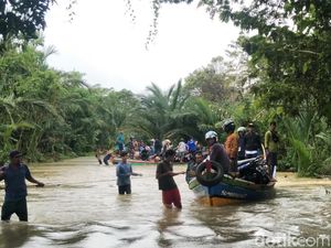 Banjir di Pandeglang, Akses Dua Kecamatan Terputus Banjir di Pandeglang, Akses Dua Kecamatan Terputus