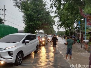 Banjir Rendam Jalur Pantura Probolinggo, Arus Lalin Macet 5 Km