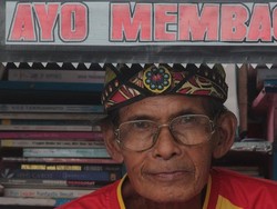 Kisah Sutopo, Penarik Becak di Yogyakarta yang Angkut Perpustakaan