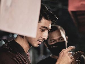 10 Potret Editan Seleb Pria Berubah Jadi Cantik, Arya Saloka Jadi Sorotan 10 Potret Editan Seleb Pria Berubah Jadi Cantik, Arya Saloka Jadi Sorotan