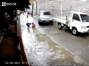 Bocah Terlindas di Kembangan Jakbar, Pemobil Jadi Tersangka dan Ditahan Bocah Terlindas di Kembangan Jakbar, Pemobil Jadi Tersangka dan Ditahan