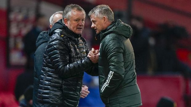 Sheffield United's manager Chris Wilder, left, is congratulated by Manchester United's manager Ole Gunnar Solskjaer following the English Premier League soccer match between Manchester United and Sheffield United at Old Trafford, Manchester, England, Wednesday, Jan. 27, 2021. (AP Photo/Tim Keeton,Pool)