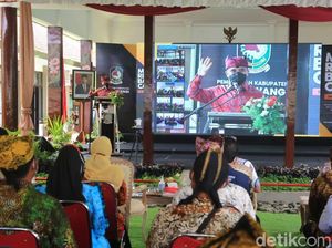Bupati Anas Minta Camat Fokus Pulihkan Ekonomi di Tahun 2022