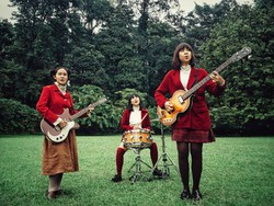 Merona, Lagu Personal bagi FLEUR!