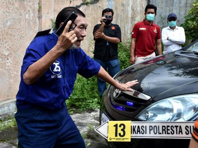 Foto-foto Reka Ulang Penembakan Mobil Bos Tekstil di Solo