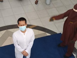 Pasangan Gay di Aceh Dicambuk 77 Kali di Muka Umum