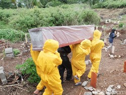 Tukang Pikul Jenazah COVID-19 Masih Mogok, Keluarga Tak Keberatan Angkut Sendiri