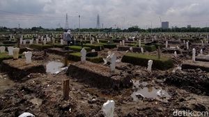 Lahan Pemakaman COVID-19 di Surabaya Sudah Terpakai 3 Blok
