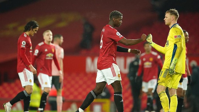 MANCHESTER, ENGLAND - JANUARY 27: Paul Pogba of Manchester United interacts with Aaron Ramsdale of Sheffield United following the Premier League match between Manchester United and Sheffield United at Old Trafford on January 27, 2021 in Manchester, England. Sporting stadiums around the UK remain under strict restrictions due to the Coronavirus Pandemic as Government social distancing laws prohibit fans inside venues resulting in games being played behind closed doors. (Photo by Dave Thompson - Pool/Getty Images)