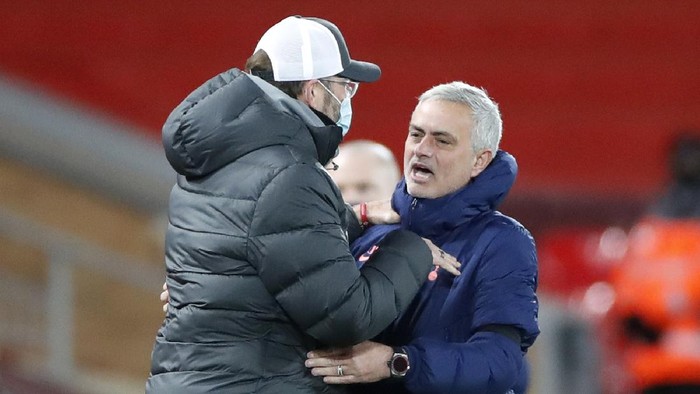 LIVERPOOL, ENGLAND - DECEMBER 16: Jose Mourinho, Manager of Tottenham Hotspur talks to Jurgen Klopp, Manager of Liverpool prior to the Premier League match between Liverpool and Tottenham Hotspur at Anfield on December 16, 2020 in Liverpool, England. A limited number of fans (2000) are welcomed back to stadiums to watch elite football across England. This was following easing of restrictions on spectators in tiers one and two areas only. (Photo by Clive Brunskill/Getty Images)
