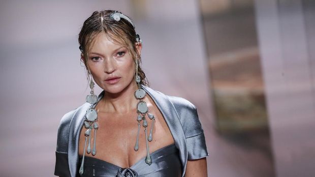 Model Kate Moss wears a creation for Fendi's Spring-Summer 2021 Haute Couture fashion collection presented Wednesday, Jan.27, 2021 in Paris. (AP Photo/Francois Mori)