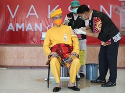 Divaksin Kedua, Ganjar Pranowo: Kami Harap Vaksinasi di Jateng Lancar