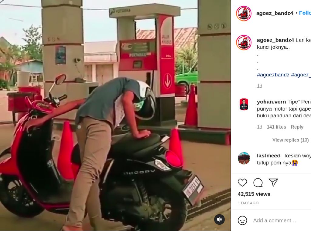 Mau Isi Bensin, Pria Ini Bingung Cari Lubang Kunci Jok Scoopy Mau Isi Bensin, Pria Ini Bingung Cari Lubang Kunci Jok Scoopy