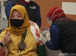 Jalani Vaksinasi Tahap II, Risa Saraswati Lebih Takut Corona Ketimbang Hantu