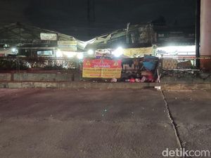 Masih Saja Sampah-sampah Dibuang di Tengah Jalanan Ciputat Ini