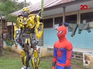 Spiderman & Transformers Beri Trauma Healing Anak Korban Gempa Mamuju
