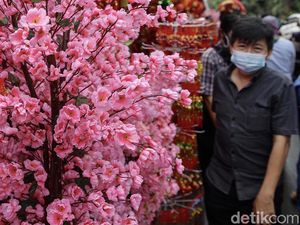 Semarak Pernak-pernik Imlek di Glodok Semarak Pernak-pernik Imlek di Glodok
