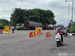 Imbas Tol Surabaya-Gempol Longsor, Truk Besar Padati Jalan Protokol Surabaya