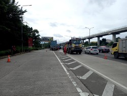Truk Trailer Tabrak Pembatas di Km 10 Jagorawi, Lalin ke Bogor Padat