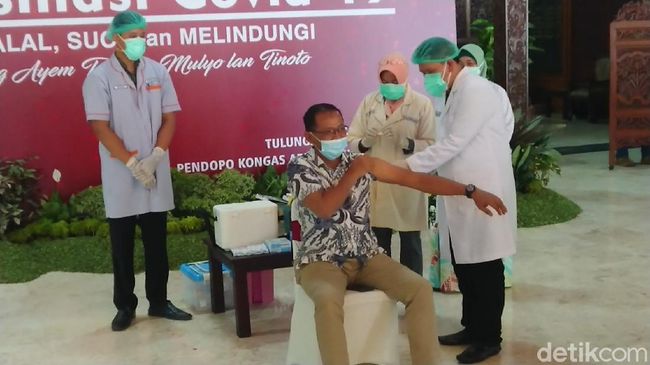 Vaksinasi COVID-19 Perdana di Tulungagung, Bupati Tak Ikut Divaksin Vaksinasi COVID-19 Perdana di Tulungagung, Bupati Tak Ikut Divaksin