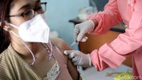 1,8 Juta Vaksin COVID-19 Siap Disuntikkan ke 900 Ribu Nakes