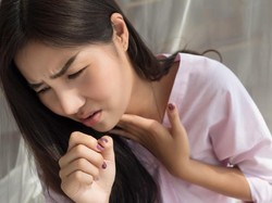 Batuk Bikin Susah Tidur? Cepat Atasi dengan Swamedikasi di Rumah