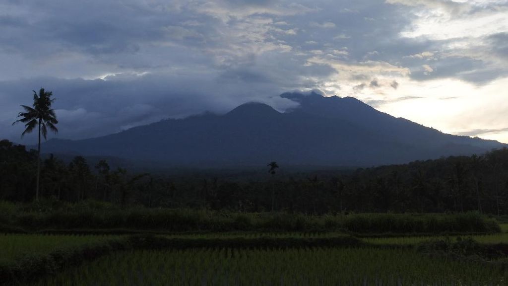 Melihat Aktivitas Gunung Raung Pagi Ini Melihat Aktivitas Gunung Raung Pagi Ini