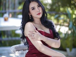 Amelia NS Desainer Seksi yang Kerap Dimodusi Artis