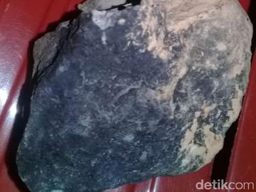 Penampakan Benda Diduga Meteorit Jatuh di Lampung Tengah