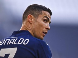 Cristiano Ronaldo Pamer Paha Kekar, Bikin Salfok!