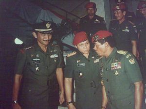 Hendropriyono Ungkap Alasan Jenderal Wismoyo Kenakan Arloji di Tangan Kanan Hendropriyono Ungkap Alasan Jenderal Wismoyo Kenakan Arloji di Tangan Kanan