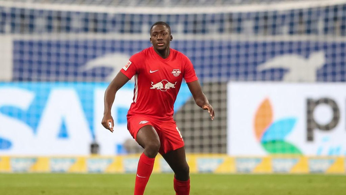 Ibrahima Konate resmi bergabung ke Liverpool. (Foto: Getty Images/Christian Kaspar-Bartke)