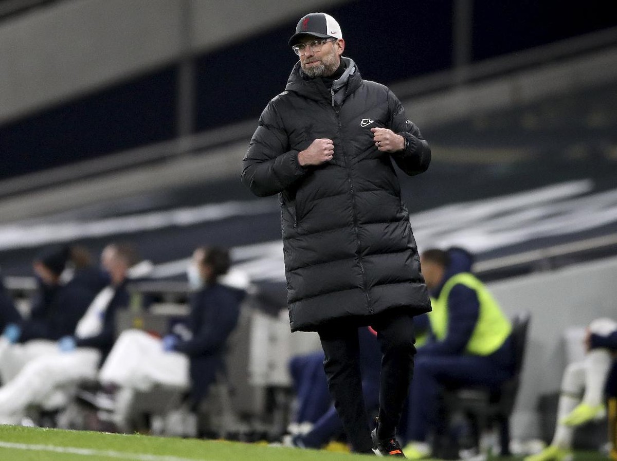 Juergen Klopp Rayakan 20 tahun karier kepelatihan dengan manis. (Foto: AP/Nick Potts)