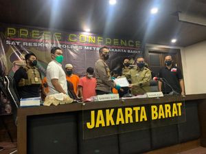 KLHK Beri Penghargaan Polres Jakbar yang Tangkap Begal Sepeda ke Stafnya KLHK Beri Penghargaan Polres Jakbar yang Tangkap Begal Sepeda ke Stafnya