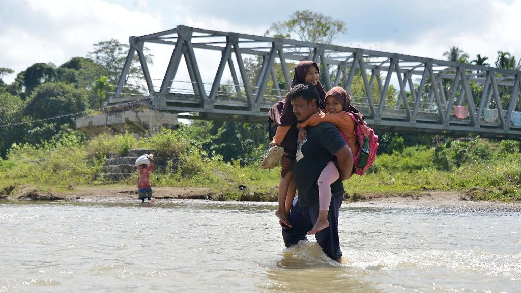 Perjuangan Sekolah Anak Pedalaman Aceh Pasca Jembatan Putus Perjuangan Sekolah Anak Pedalaman Aceh Pasca Jembatan Putus