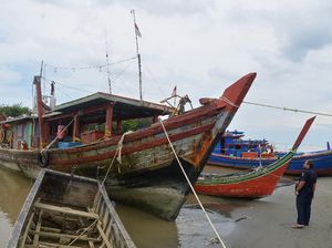 Anak Pelaku Bom Ikan di Kupang Sebut Polisi Tampar Sang Ayah di Tahanan Anak Pelaku Bom Ikan di Kupang Sebut Polisi Tampar Sang Ayah di Tahanan