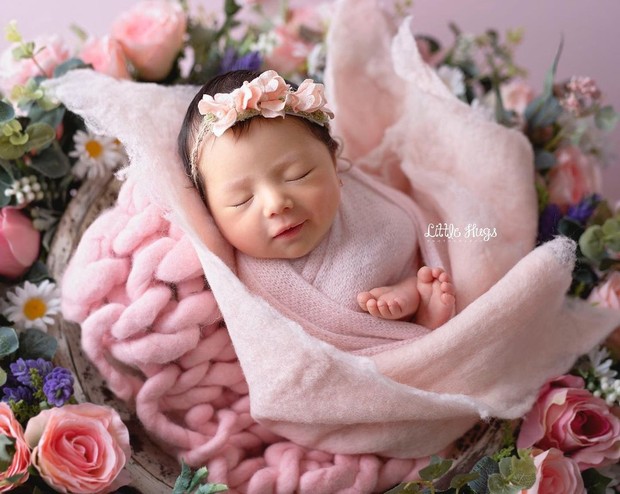 Photoshoot Nuansa Pink/instagram.com/asmirandah89