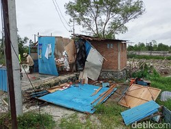 Puting Beliung Terjang Banjarbaru, 2 Warga Luka dan Bangunan Rusak