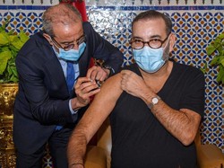 Raja Maroko Disuntik Vaksin COVID-19