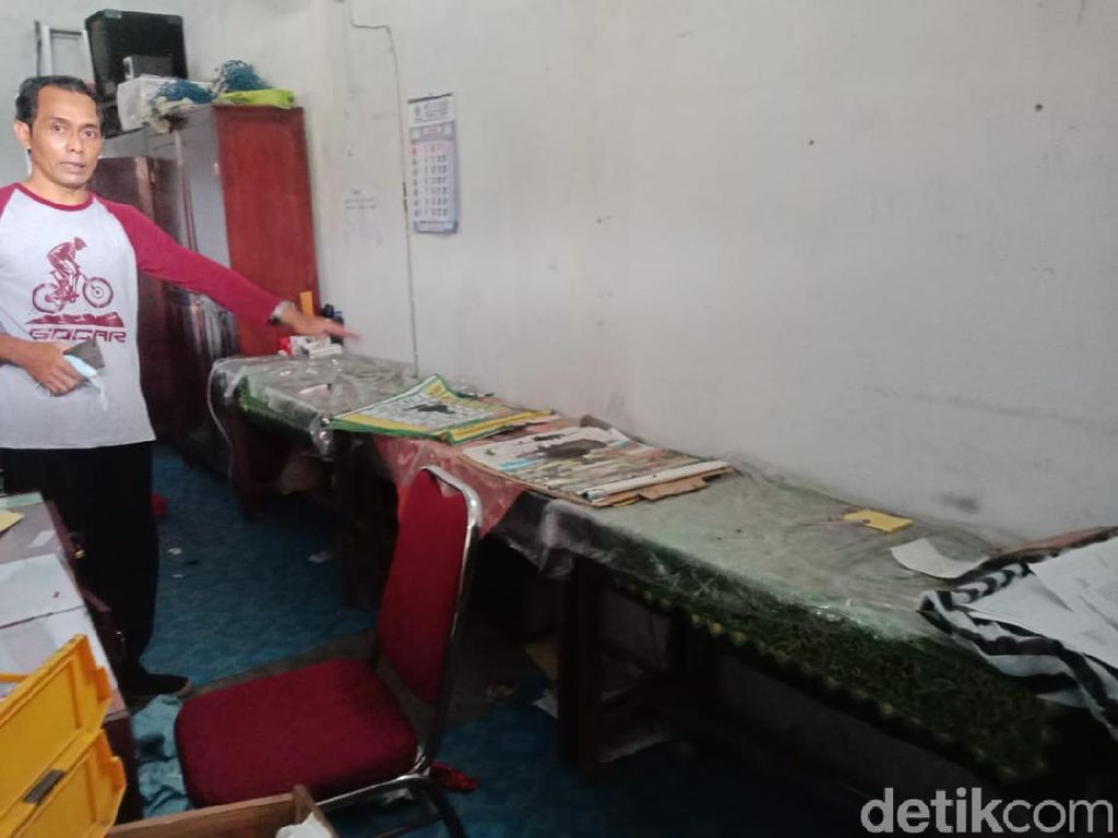 SDN di Jombang Dibobol Maling, 18 Alat Elektronik Senilai Rp 100 Juta Raib SDN di Jombang Dibobol Maling, 18 Alat Elektronik Senilai Rp 100 Juta Raib